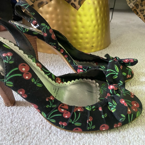 Red Herring Girls Just Want To ... Cheery Shows - Picture 4 of 4